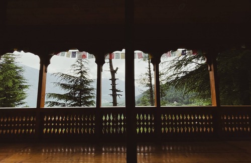 Manali Cottage | A secluded Private Castle with the Balcony of Dreams in the middle of a forest!