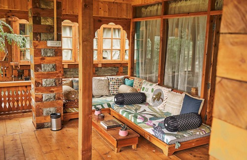 Manali Cottage | A secluded Private Castle with the Balcony of Dreams in the middle of a forest!