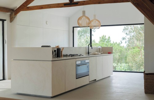 Castelo House | A serene escape between Lisbon and Comporta, close to paradise beaches.