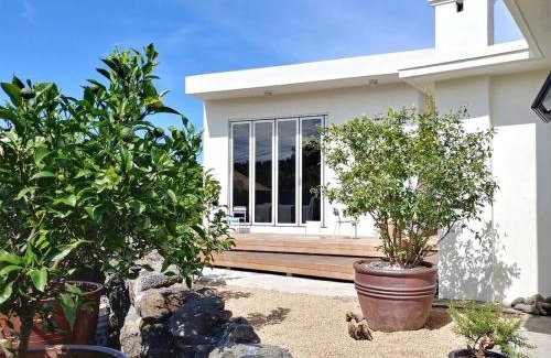 Jungmun House | A shell in Jeju