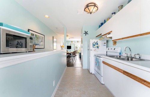 Truman Annex House | A Siesta Bay by AvantStay | Key West Walkable | Gated Community, Shared Pool
