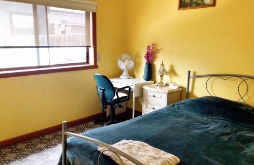 Pascoe Vale South House | A single room near the railway station