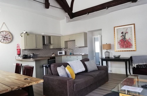 Newbury Apartment | A spacious 1 bedroom in an historic building (1LIT)