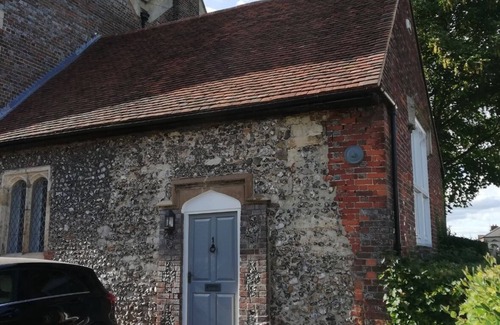 Newbury Apartment | A spacious 1 bedroom in an historic building (1LIT)