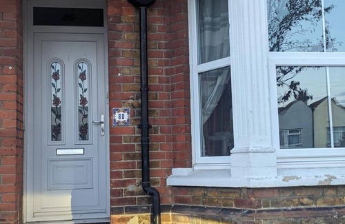 Sittingbourne House | A spacious cottage-styled 3 bedrooms in a Shared house - Sittingbourne
