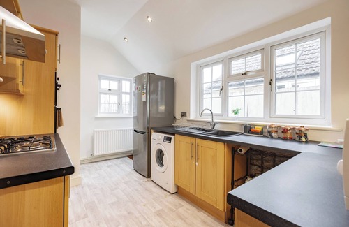Sittingbourne House | A spacious cottage-styled house with 4 bedrooms located in Sittingbourne