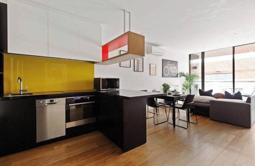 Carlton South Apartment | A Spacious & Cozy 2BR Apt Near Melbourne Uni