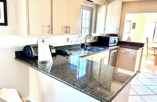 El Cerrito House | A Spacious Home with a Great View of San Francisco Bay and Mt Tamalpais