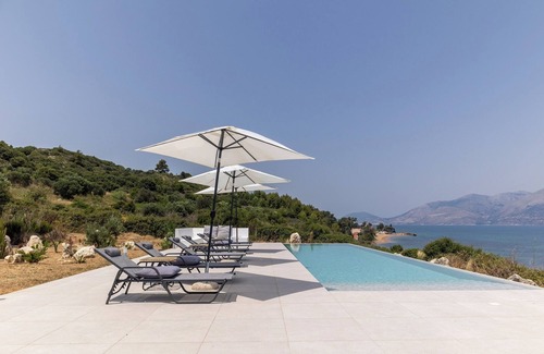 Kefalonia Villa | A Spectacular 4 Bedroom Property With Direct Beach Access