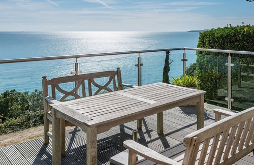Stoke Fleming House | A spectacular cliff top house with amazing sea views and close to the beach.
