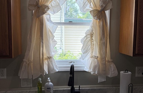 Alexandria Bay House | A Stay At The Bay-A Charming 3-bedroom house in lovely Alexandria Bay WiFi, AC