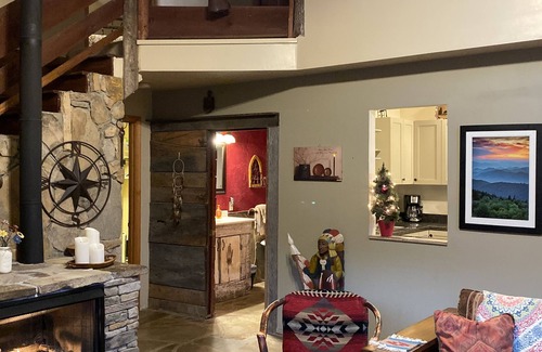 Franklin Cottage | A STONE COTTAGE RETREAT - SO SPECIAL!