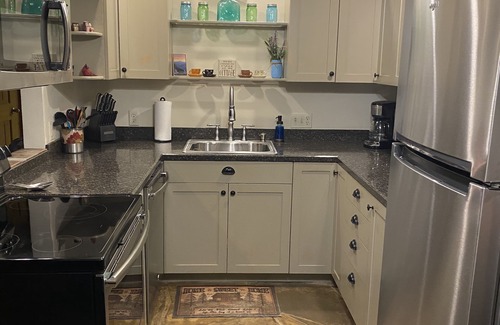 Franklin Cottage | A STONE COTTAGE RETREAT - SO SPECIAL!