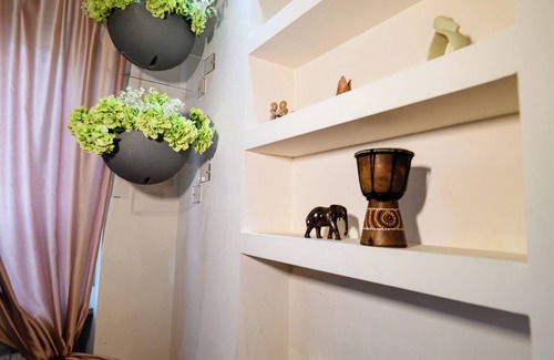 Alba Apartment | A stone's throw from the towers, Wine in the center of the city