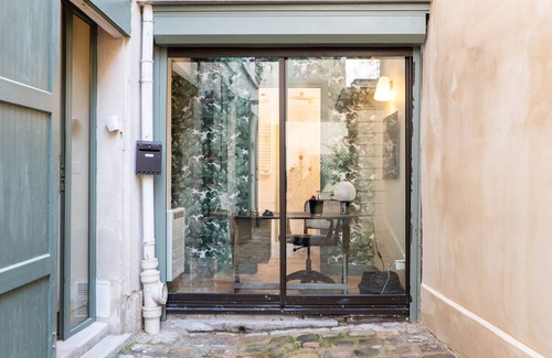 Quartier des Invalides Apartment | A Story in Stone, by Veeve