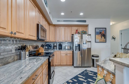 Chincoteague Condo | A stunning 3 Bedroom Waterfront Dream Condo that even allows your Family Dog!