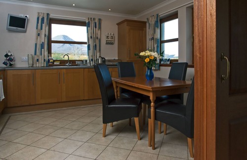 Broadford Cottage | A stunning bungalow (STB 5 star) close to local amenities and pubs.
