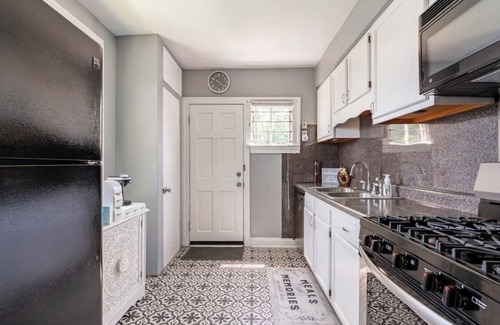 Saint Roch Apartment | A stunning centralized place that is minuets away from all the attractions.