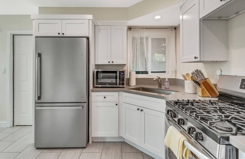 Old Towne House | A Stunning Naples Beauty cottage 2 mins 2 the sand