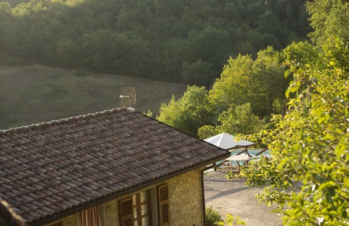 Bigliolo Villa | A stunning Tuscan villa with private pool set in its own vineyard,