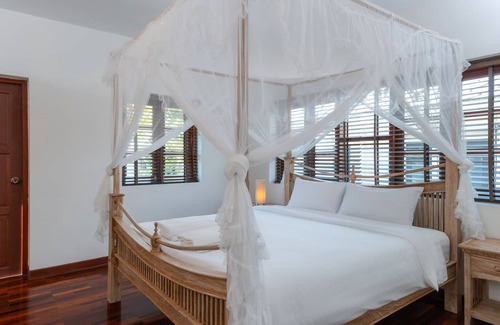 Hua Hin House | A stunning villa with tropical garden.