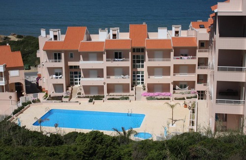 Sao Martinho do Porto Apartment | A Stylish Two Bedroom Apartment On Headland Of Sao Martinho Do Porto