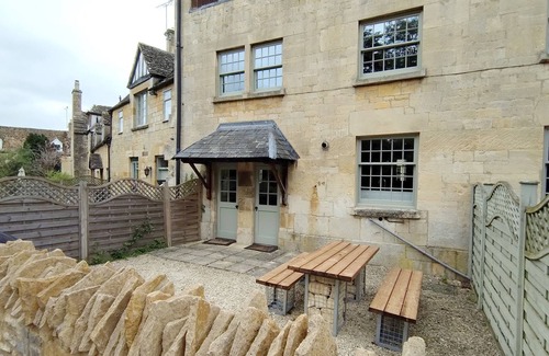 Winchcombe Cottage | A sudeley castle cottage that sleeps 5 guests in 3 bedrooms