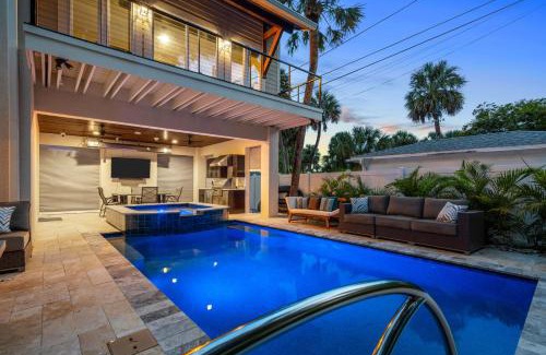 Bay Esplanade House | A Sunset Dream - Monthly Beach Rental