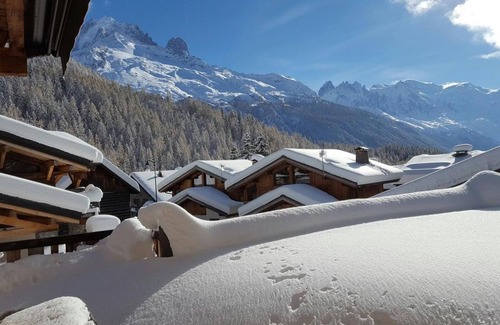 Montroc Ski Chalet | A superb new 5-star chalet — tastefully furnished