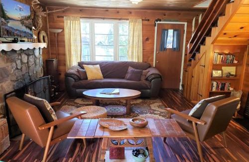 Big Bear City House | A Sweet Pine Cabin - Adorable retro home in a peaceful residential neighborhood