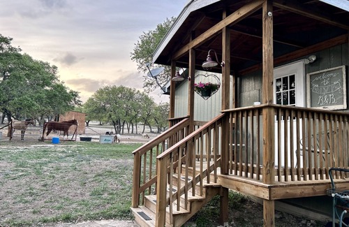 Kendalia House | A Texas Hill Country Getaway