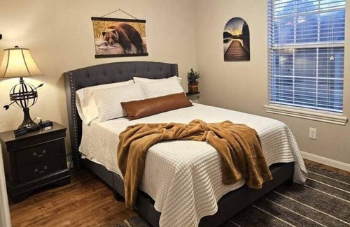 Wake Village House | A Time to Unwind: Cozy Beautiful Elec Fireplace with King Bed