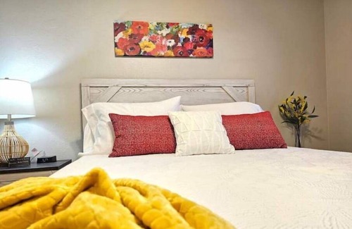 Wake Village House | A Time to Unwind: Cozy Beautiful Elec Fireplace with King Bed