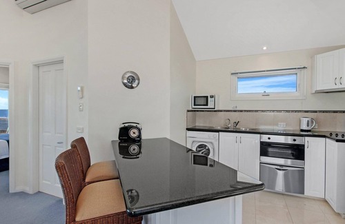 Port Fairy Apartment | A Top Deck - vast views of the Southern Ocean