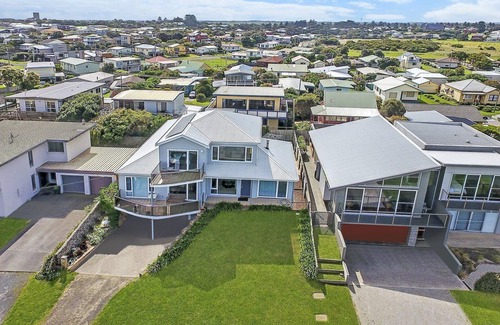 Port Fairy Apartment | A Top Deck - vast views of the Southern Ocean