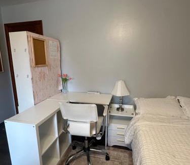 Airport Heights Community Council Bed & Breakfast | A Touch Of Pink On 16th Ave