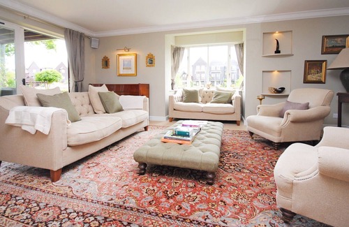 Arundel Cottage | A town house that sleeps 12 guests in 6 bedrooms