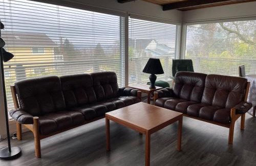 Anacortes Apartment | A-town MSM Charmer