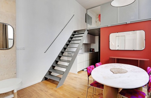 Quartier de la Porte-Saint-Denis Apartment | A Trendy 2-BR loft in a Central Location