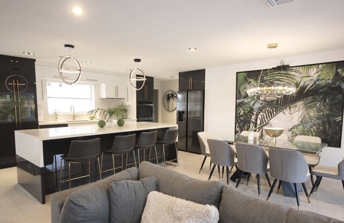 Hunt Club House | A tropical mid century modern dream