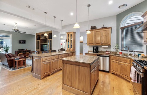 St. George House | A True Gem | Spacious Backyard