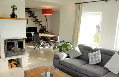 Rixensart House | A very large room in a modern villa