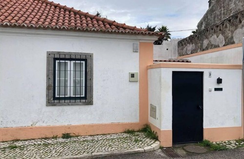 Sintra House | A very nice house with a patio! A very nice house with a patio!