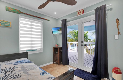 Little Venice House | A Vibrant Family-Friendly Retreat by the Water.