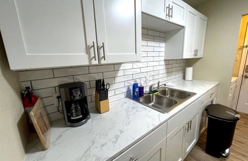 Temple House | A Vibrant Paradise - 3 BDR 2 BTH Home of Temple