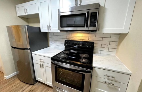 Temple House | A Vibrant Paradise - 3 BDR 2 BTH Home of Temple