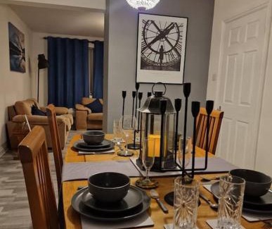 Newport House | A warm welcome from Wales 1 Mile from the ICC