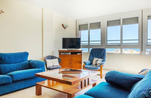 Sueca Apartment | A well-maintained vacation apartment with shared outdoor pool and close to the beach.