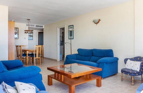 Sueca Apartment | A well-maintained vacation apartment with shared outdoor pool and close to the beach.