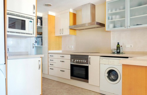 Sueca Apartment | A well-maintained vacation apartment with shared outdoor pool and close to the beach.